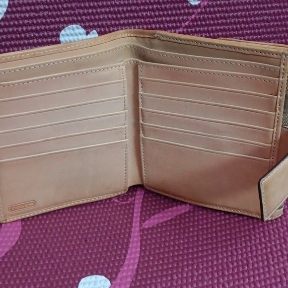 Coach - Picture 3 of 6